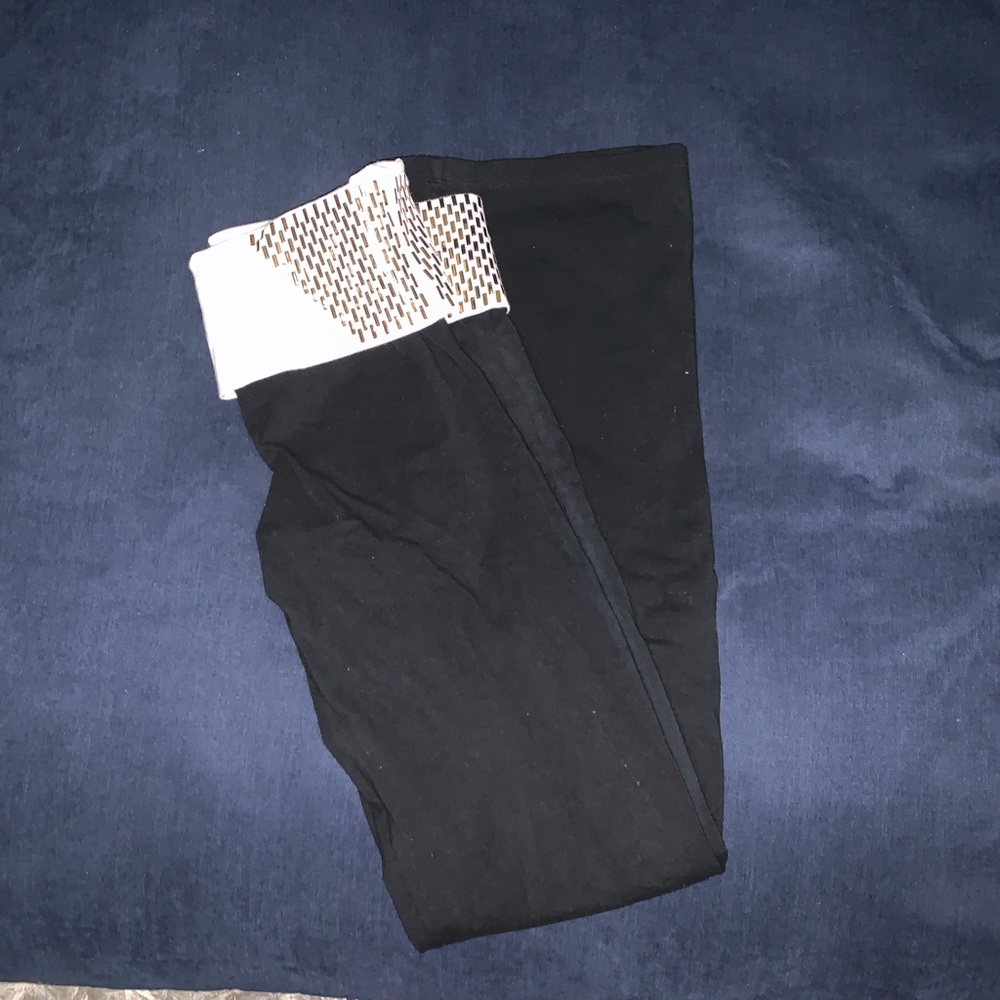 VS, yoga pants